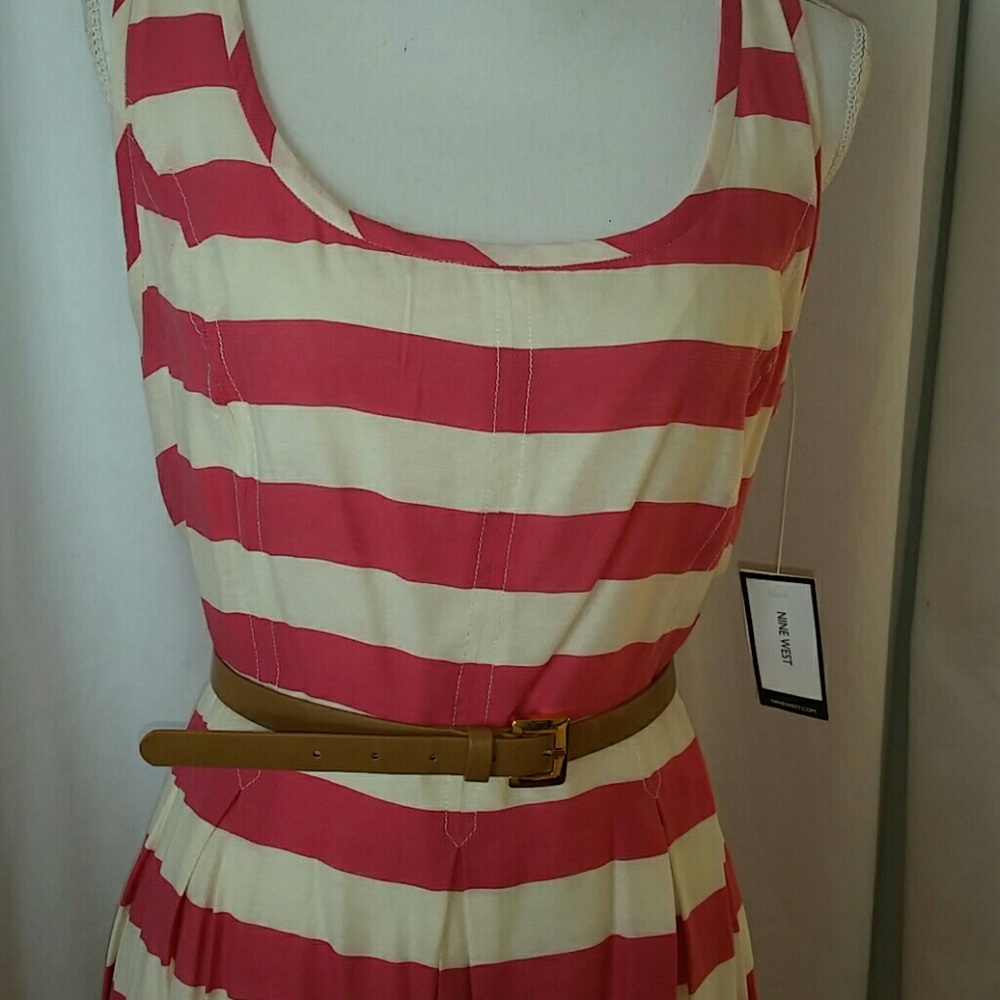Dress - Picture 2 of 4